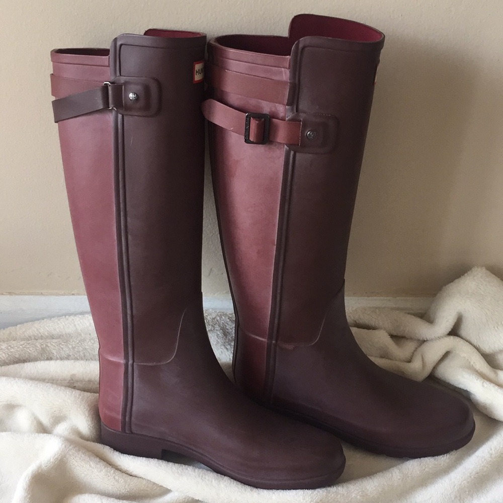 Lightly used burgundy/red two tone hunter boots
